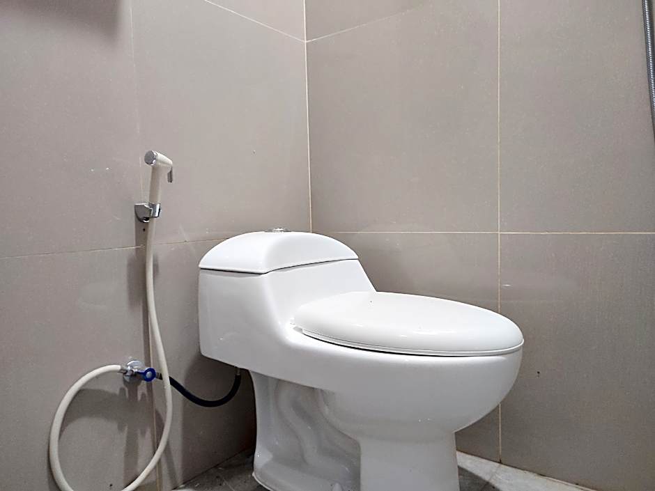 RedDoorz near Graha Saba Buana 2