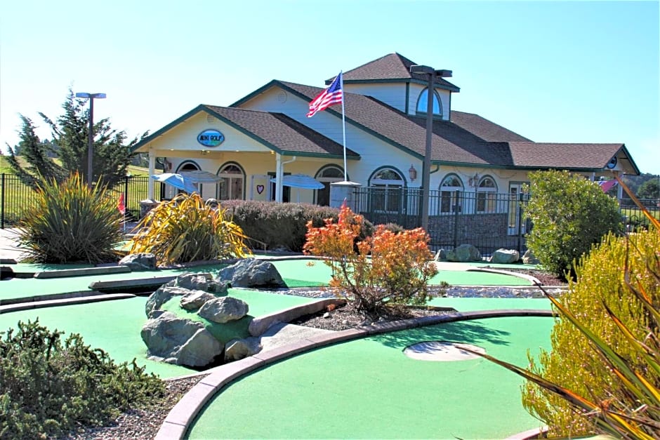 Emerald Dolphin Inn & Mini Golf