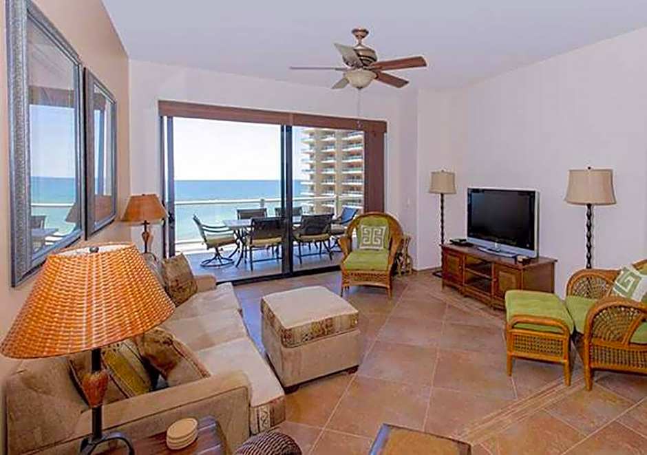 3 Br CONDO AVAILABLE IN LAS PALOMAS SANDY BEACH