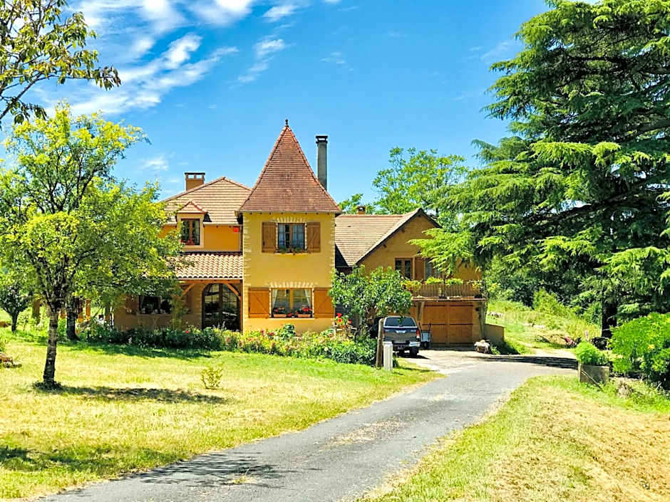 Les Cèdres du Linard, Chambres d'Hôtes B&B Near Lascaux, Montignac, Sarlat-la-Canéda, Dordogne