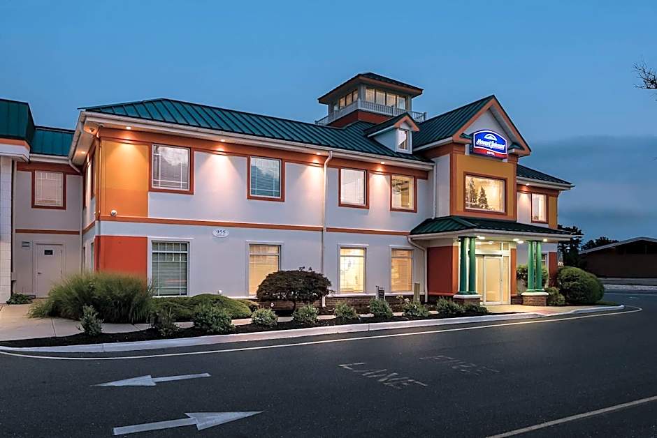 Howard Johnson Hotel by Wyndham Toms River