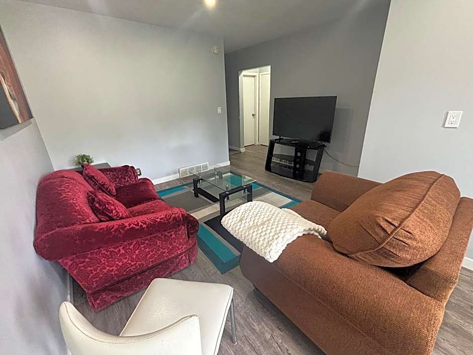 Cute Highland Park Upper B Unit