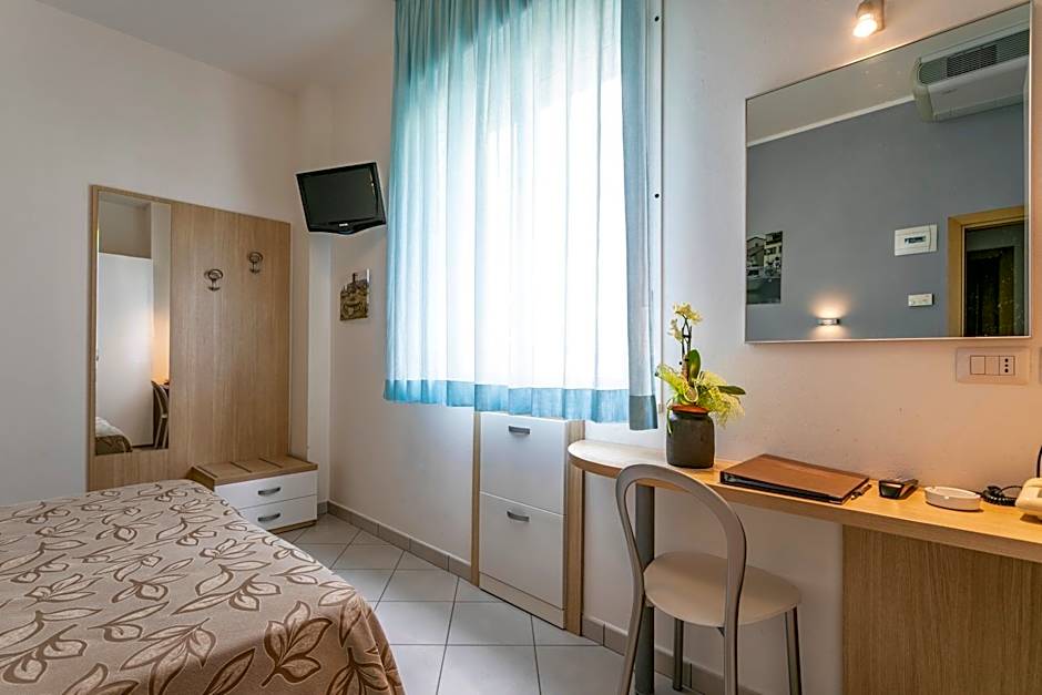 Hotel Baya - in centro, sul mare