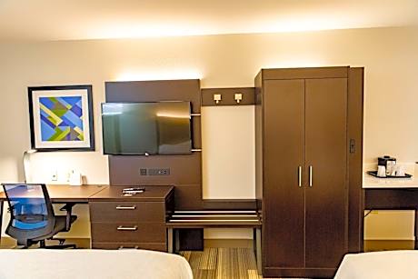 Room with Two Beds - Hearing Accessible - Non-Smoking