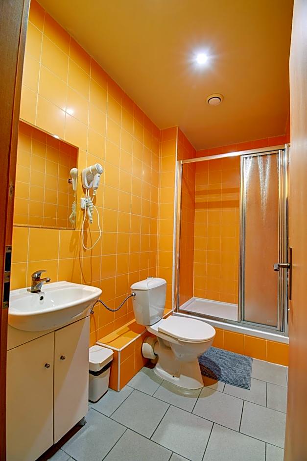 Photo 1 of 2 of Twin Room