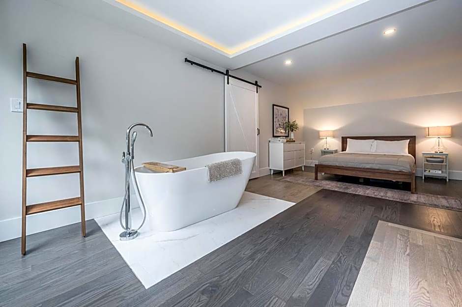 Luxury Tobermory Retreat Modern Home and Hot Tub
