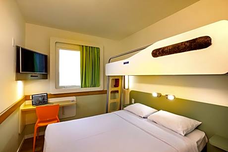 Modern apartments with 1 Double and 1 Single Bed