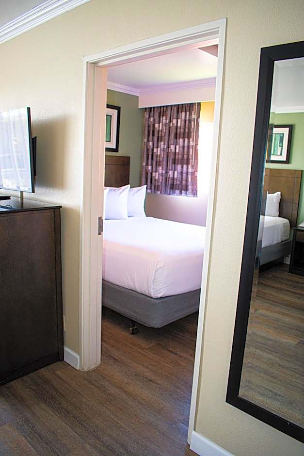 Travelodge by Wyndham Monterey Bay