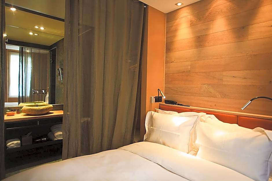 Hidden Hotel By Elegancia