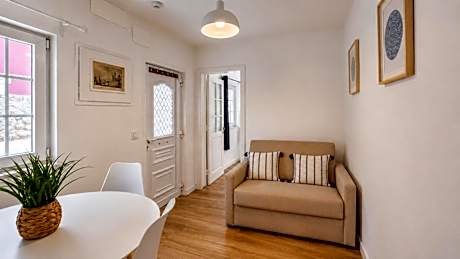 Deluxe One-Bedroom Apartment