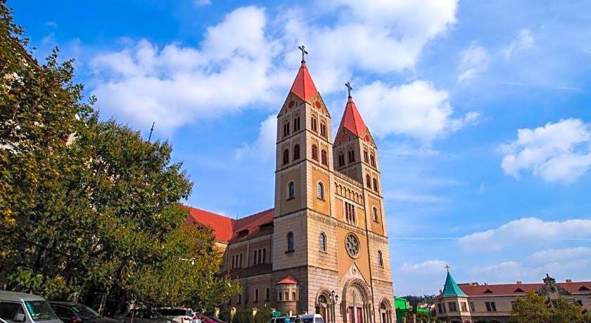 Qingdao Donghai Hotel