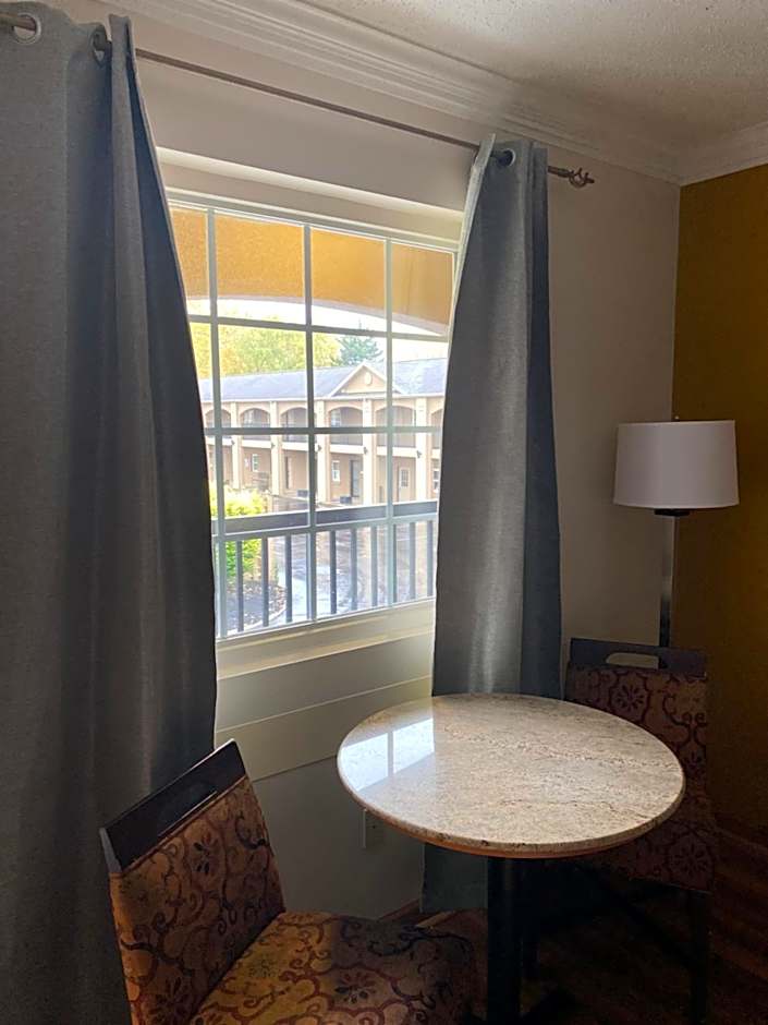 Econo Lodge At The Falls North