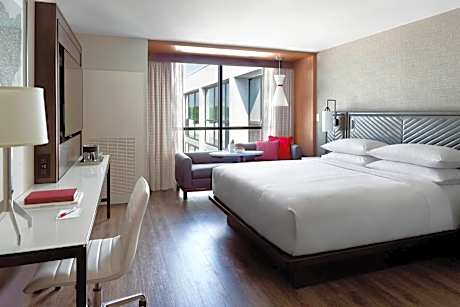 King Guest Room with Club Access