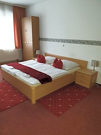 Basic Triple Room