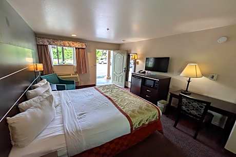 King Room - Non-Smoking