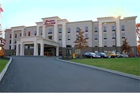 Hampton Inn and Suites Jamestown