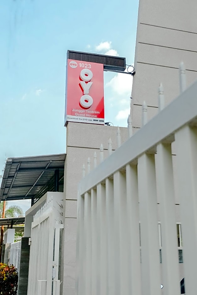 OYO 1023 Junggo Tentrem
