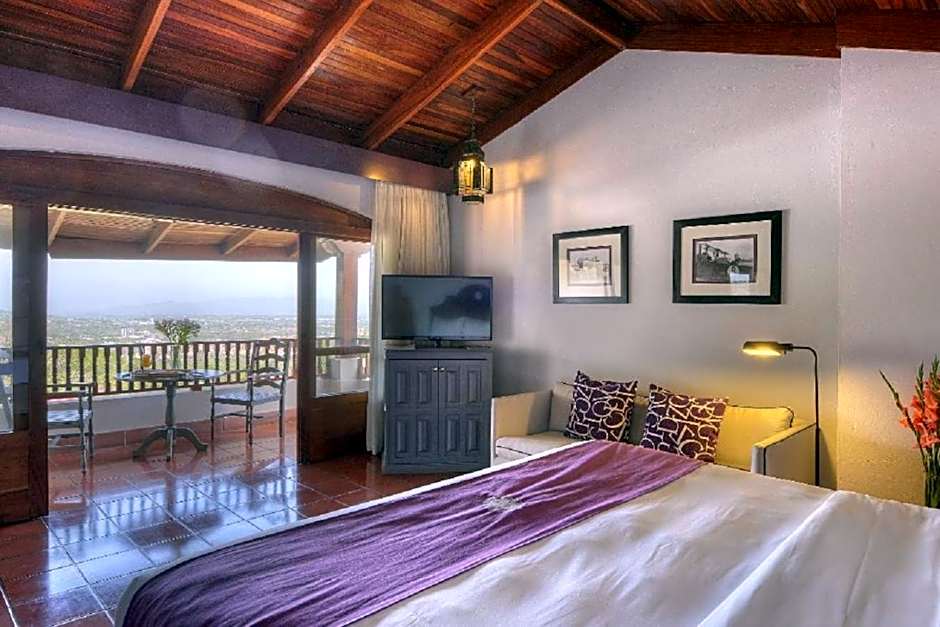 Alta Las Palomas Hotel