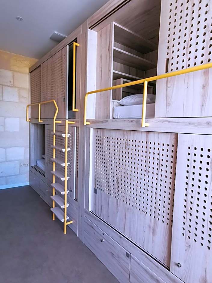 Bloom Hostel Bar & Garden