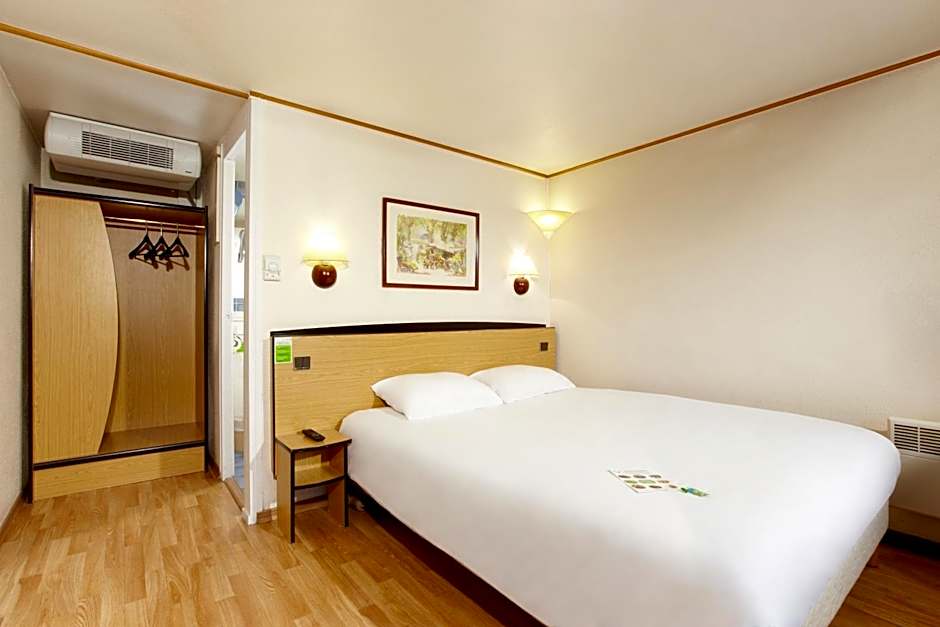 Photo 1 of 3 of Double Room