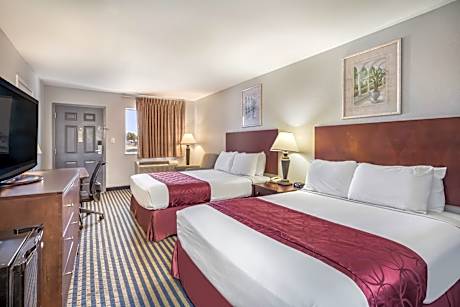 Queen Room with Two Queen Beds - Smoking