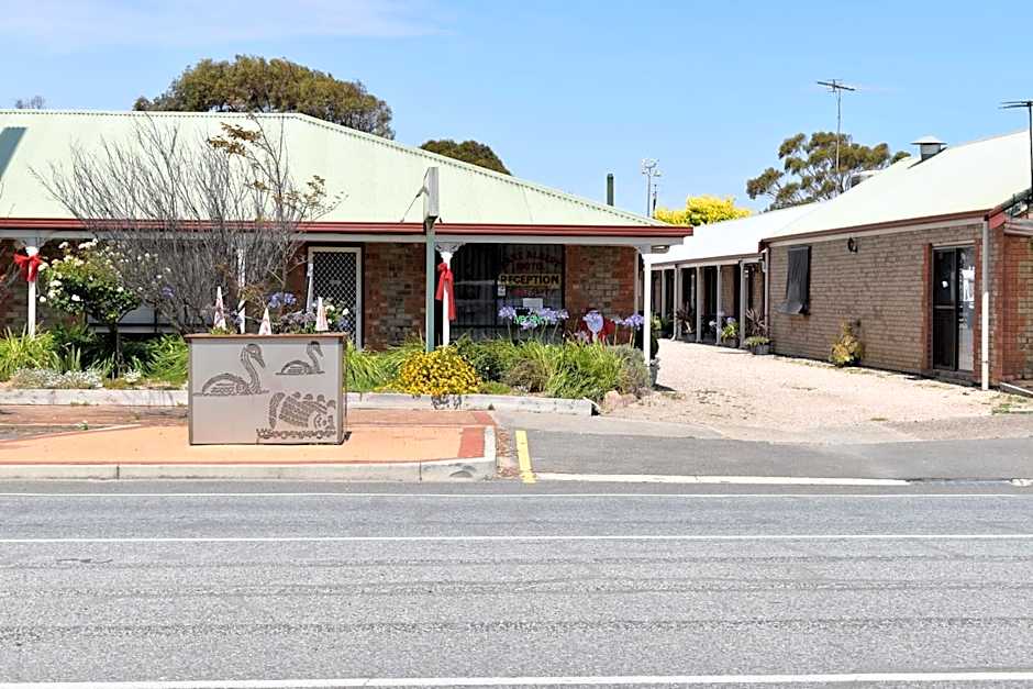 Lake Albert Motel