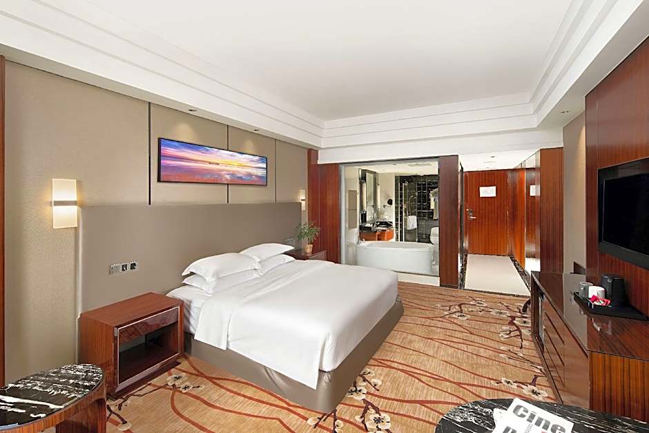 Longjiang Country Garden Phoenix Hotel