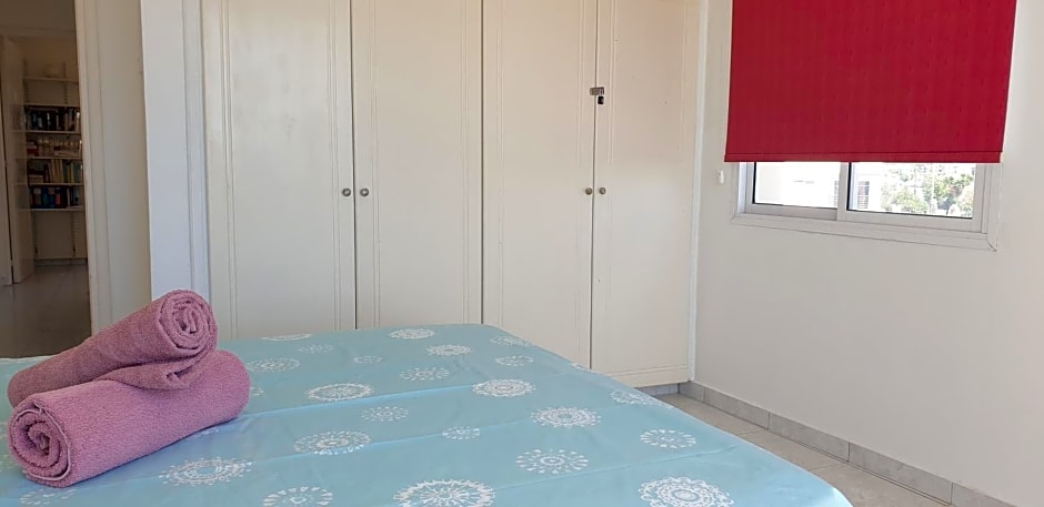 Athena and The Owl Beachside Apt