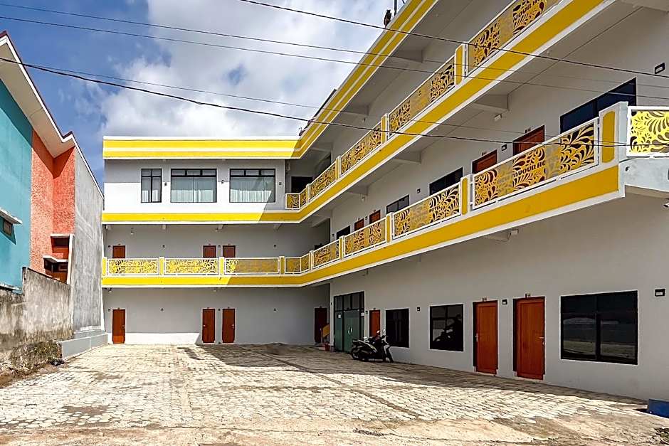 RedDoorz Plus @ New Favour Hotel Gunung Dempo