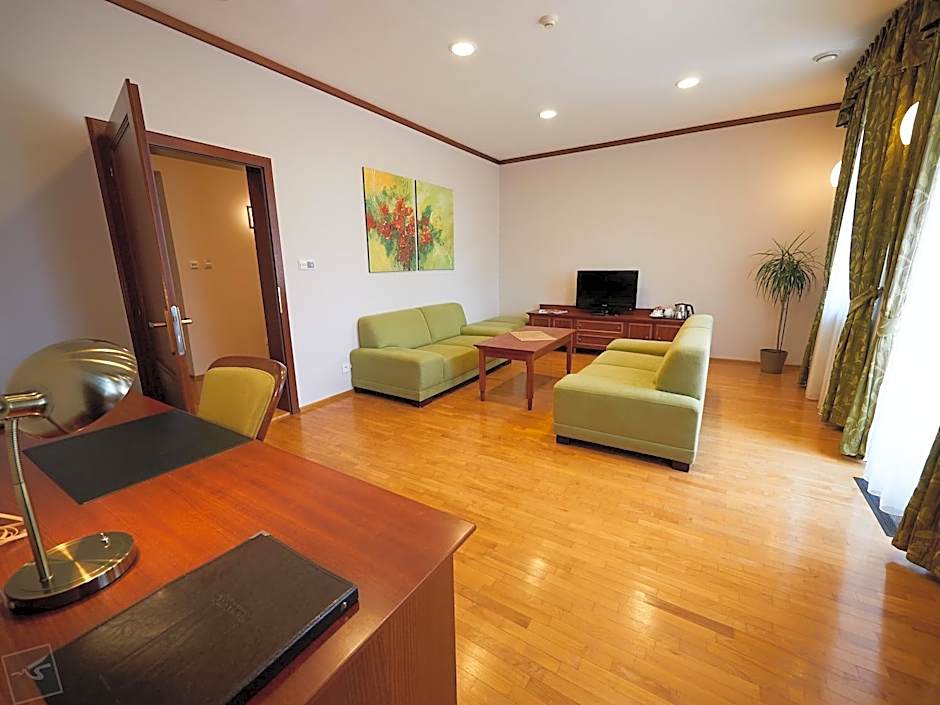 Hradná stráž Hotel&Apartments s privátnym wellness