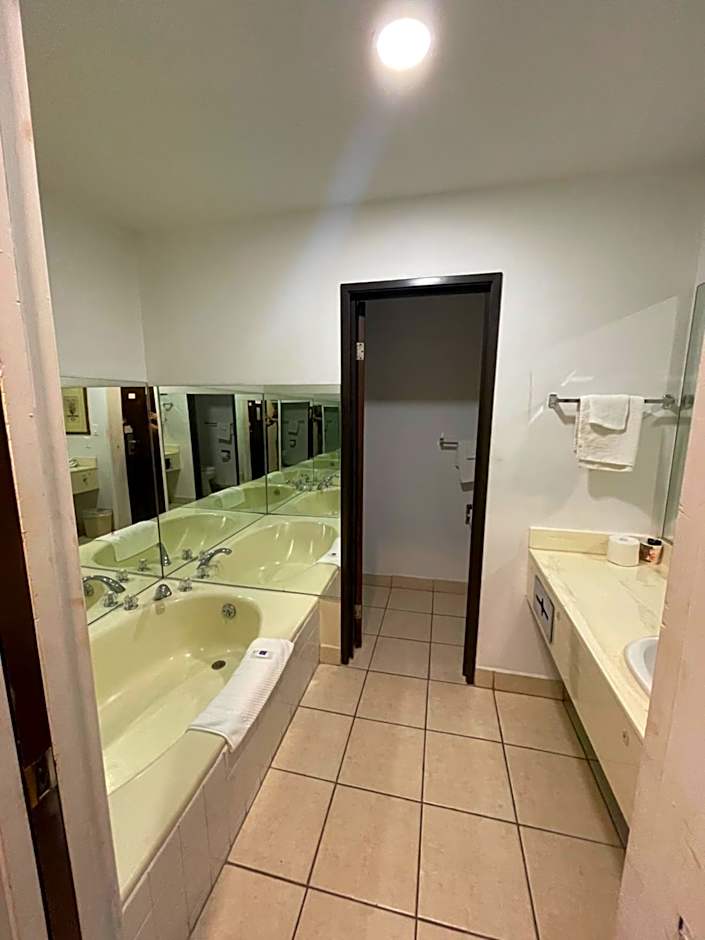 Portside Inn & suites