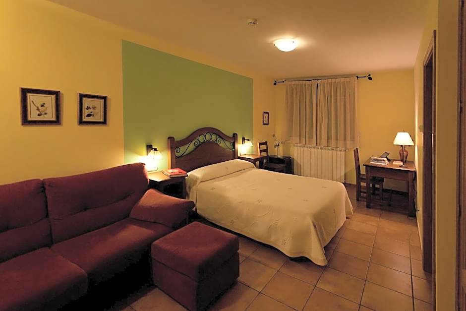 Complejo Turístico Bielsa Hotel y camping