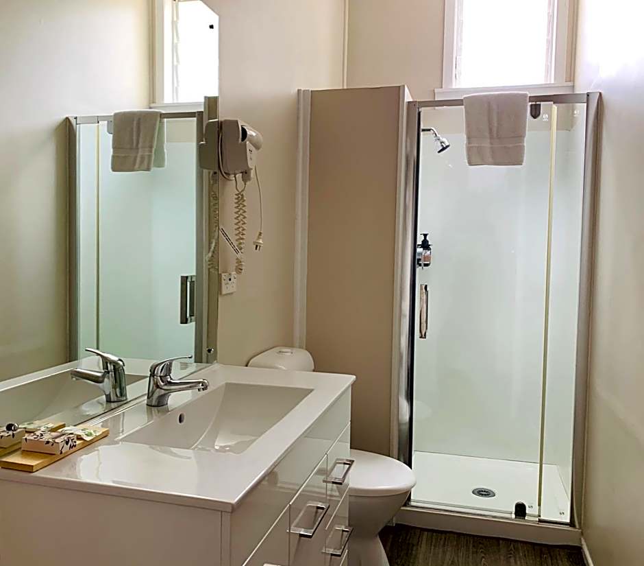 Alpers Lodge & Conference Centre