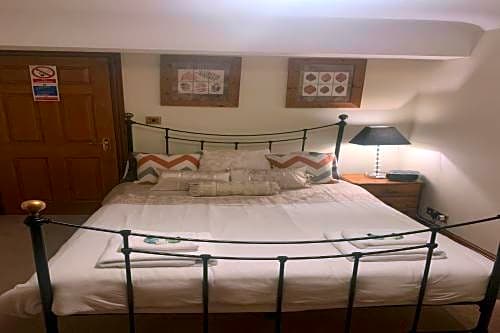 OYO Ye Olde Mustard Pot