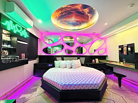 Deluxe Suite with Spa Bath