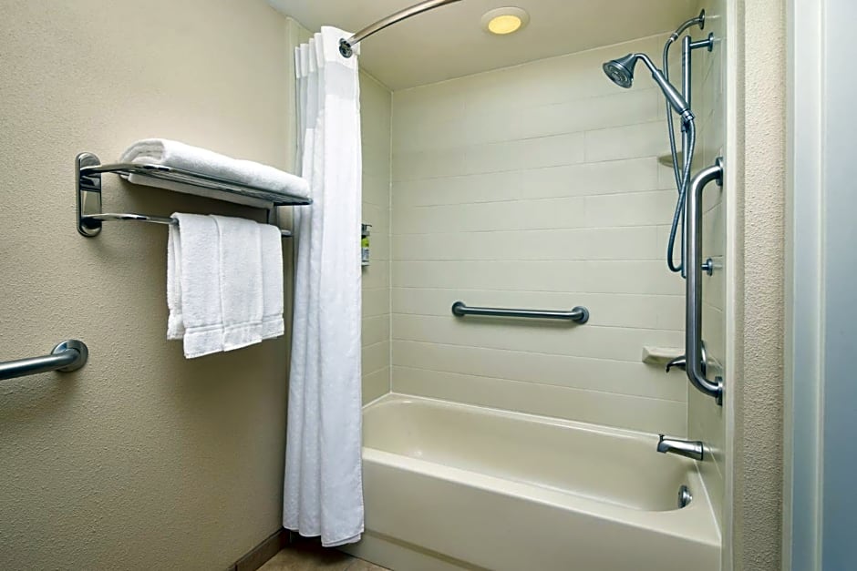 Holiday Inn Express & Suites Alpharetta by IHG
