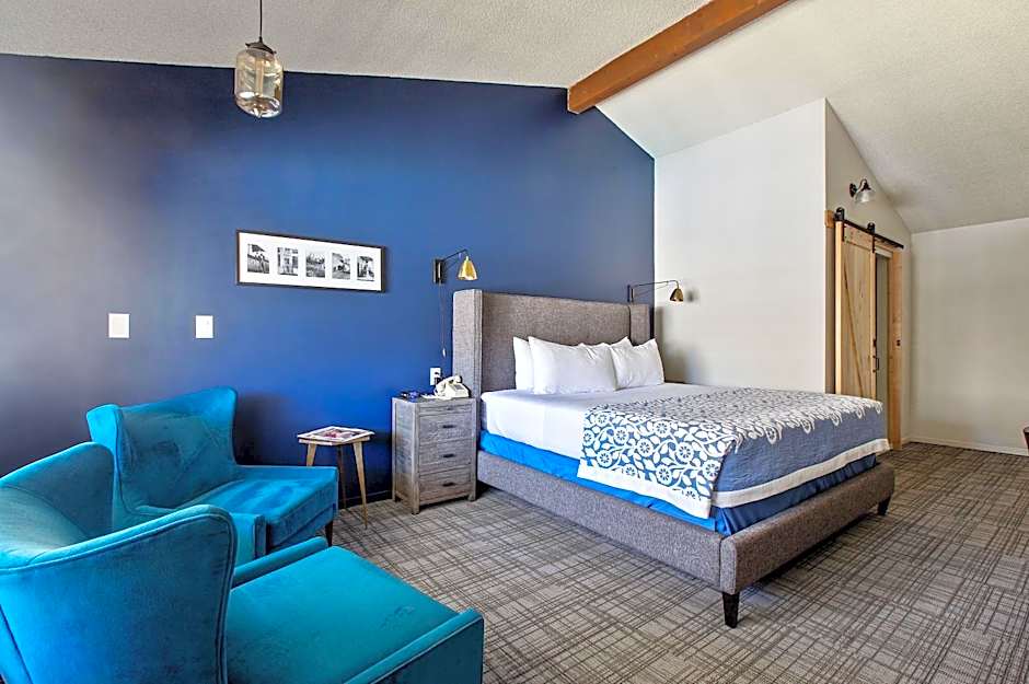 Photo 1 of 8 of Standard 1 King Bed