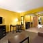 La Casa Inn & Suites-Middleboro