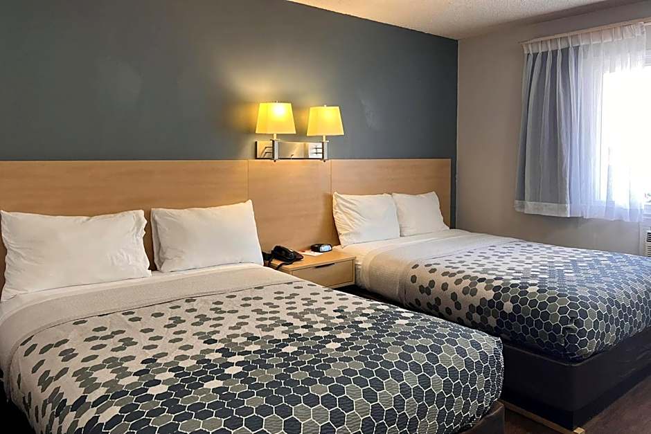 Econo Lodge Motel Village