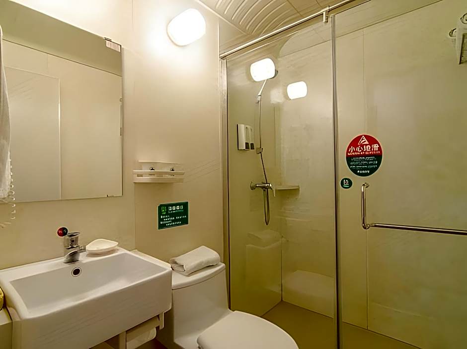 GreenTree Inn Liaoning Dalian Railway Station South Shengli Square Express Hotel