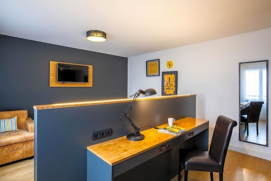 Best Western Plus Suitcase Paris La Defense