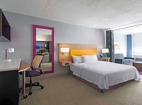 King Studio Suite with Tub - Mobility/Hearing Accessible