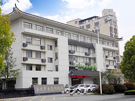 Vatica Hotel Anqing Wuyue Square Bo'ai Hospital