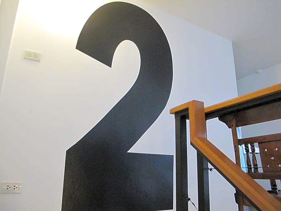 Hoppers Place Donmuang Hostel