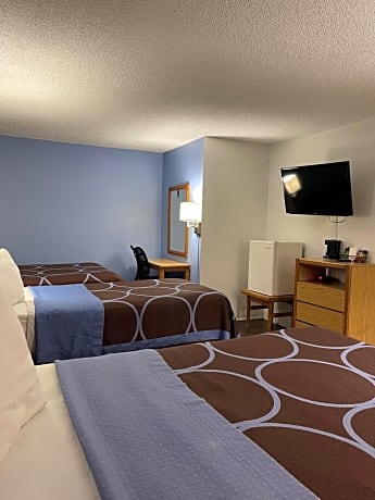 Room with 2 Doubles and 1 Twin Bed - Non-Smoking