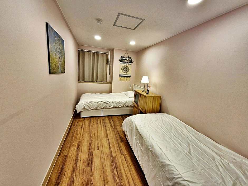 Mozzi Hostel