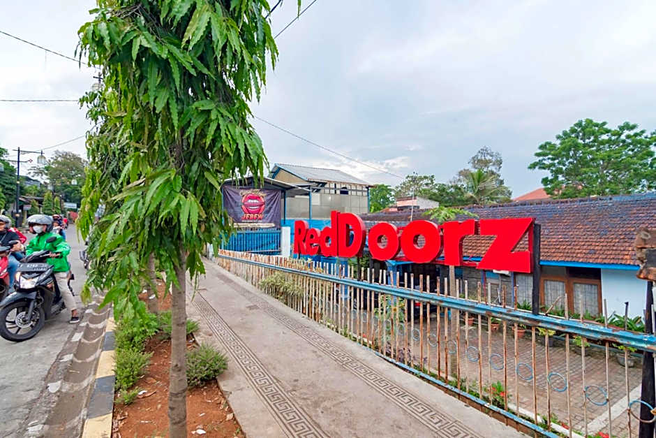 RedDoorz Syariah At Jl Pangeran Hidayatullah Cianjur