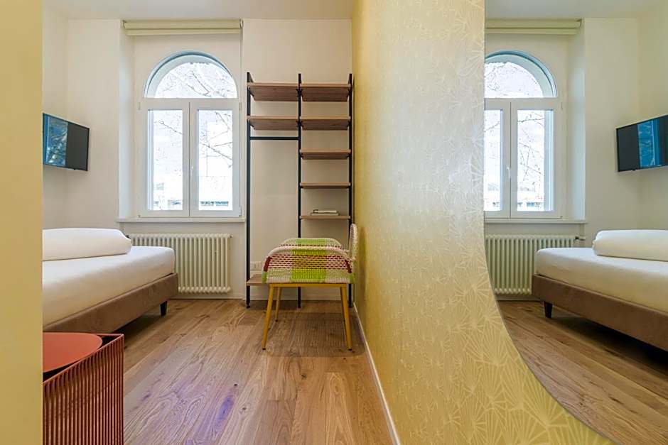 ELECTRIC Rooms & Suites