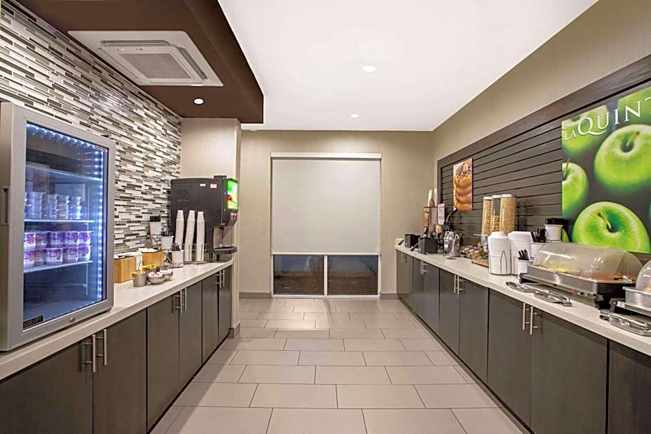 La Quinta Inn & Suites by Wyndham Fayetteville