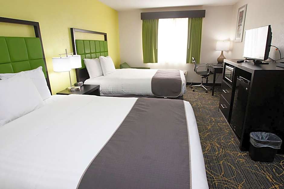 AmericInn by Wyndham Delafield